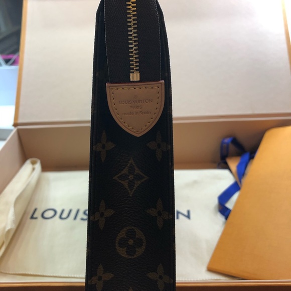 🚫SOLD🚫Toiletry Pouch 26 - Picture 4 of 10